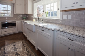 Traditional kitchen design with white perimeter cabinetry