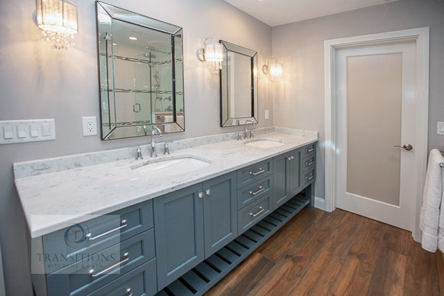 Bathroom design with gray vanity cabinet