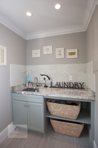 laundry room design with backsplash