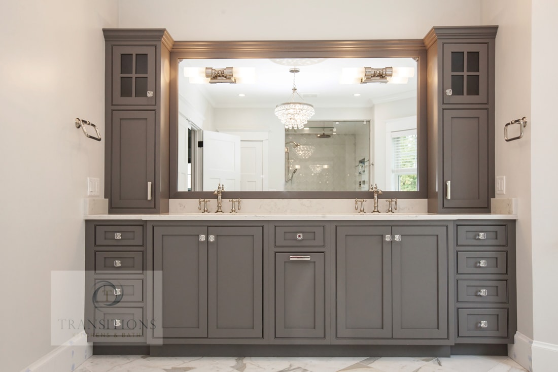 Bath design with gray vanity cabinet