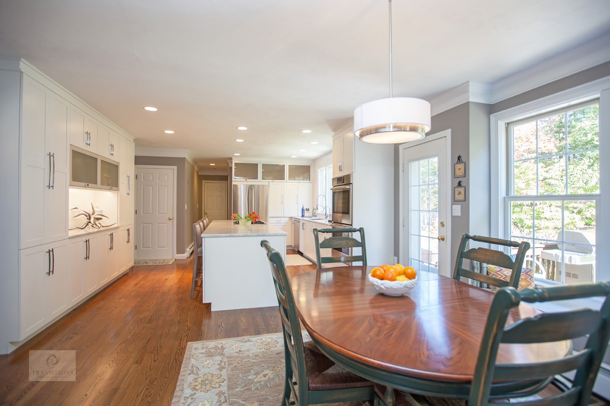 White contemporary kitchen