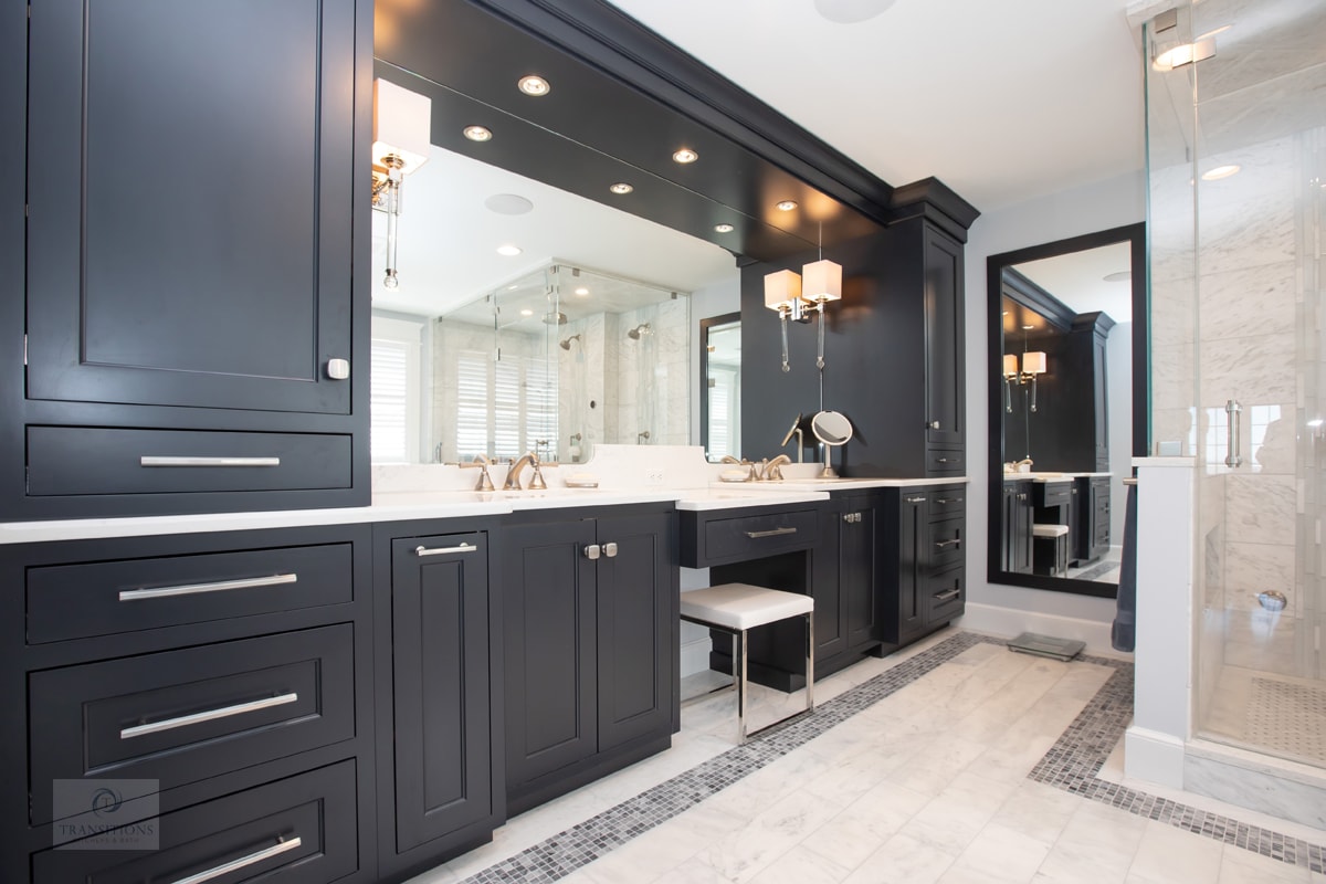 bath design with large vanity cabinet